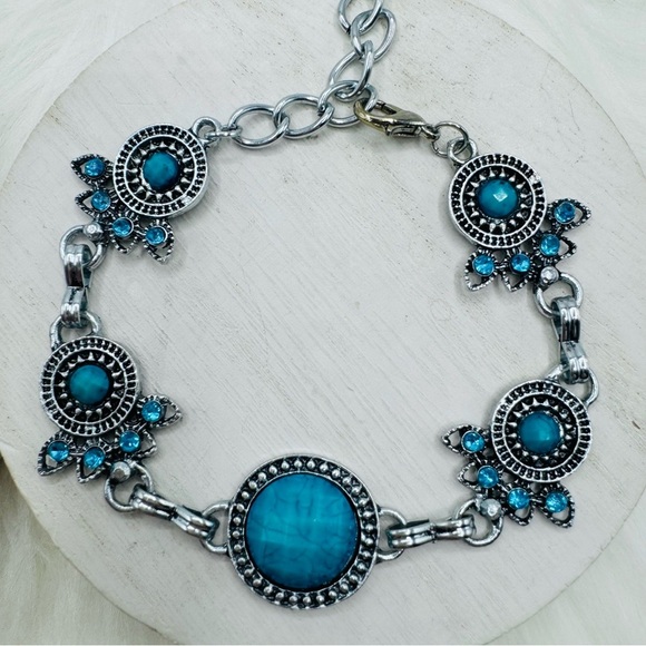 Fashion Statement Bracelets Floral Beaded Design - Picture 3 of 5